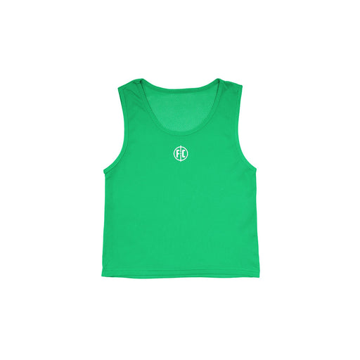 The First Kicks bib is specifically designed to fit kids making their debut in the beautiful game. Fits ages 5-8.