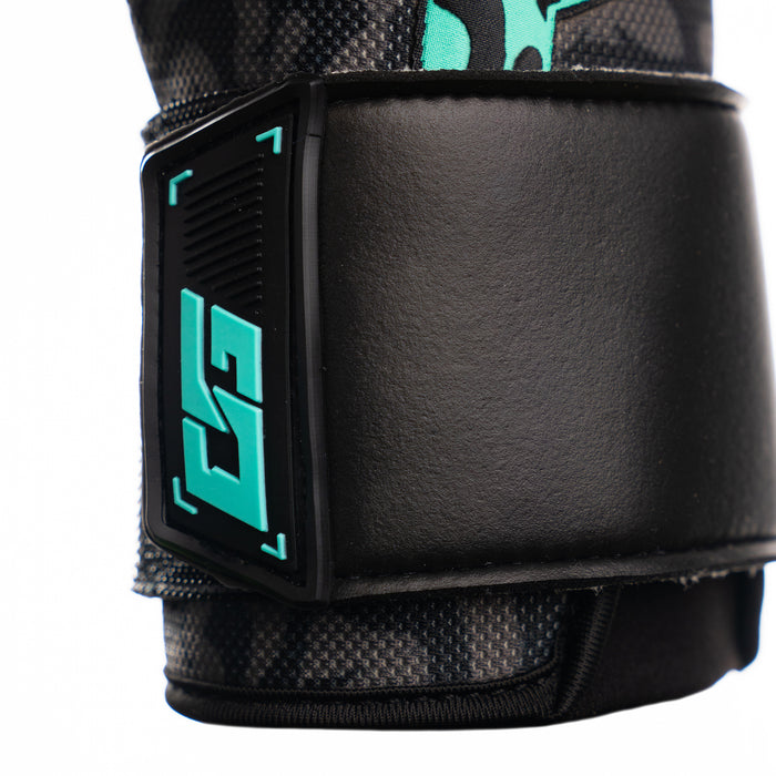 Close-up of the Gravity hybrid cut finger gussets on the OG1 Mentality Monster